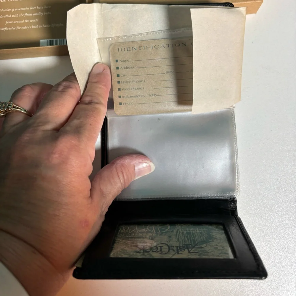 Ash Creek Black Leather Wallet Card Holder
